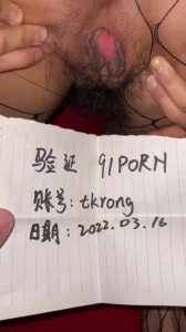 骚货自己把逼扒开